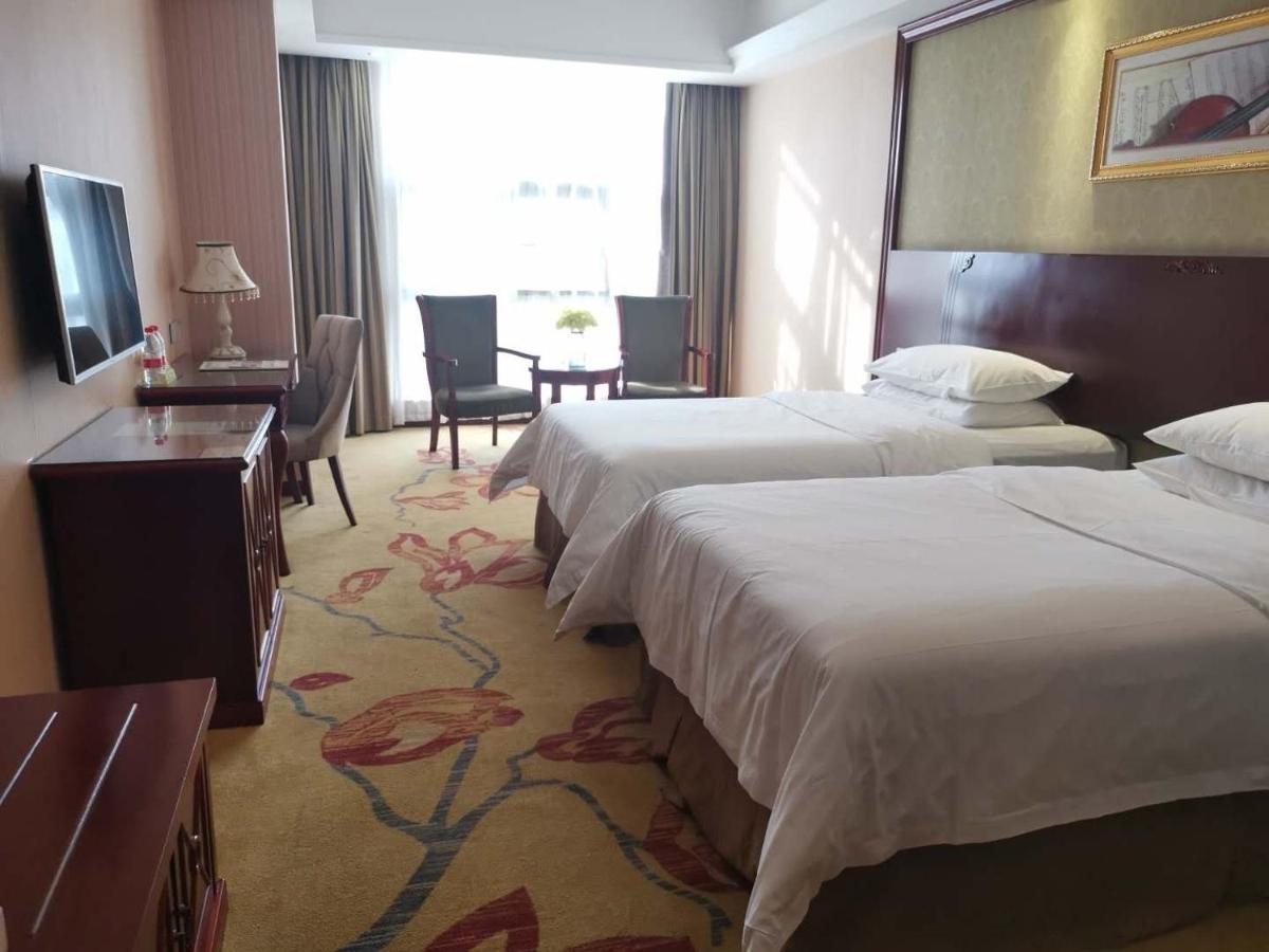 Vienna Hotel Chaozhou Plaza Exterior photo