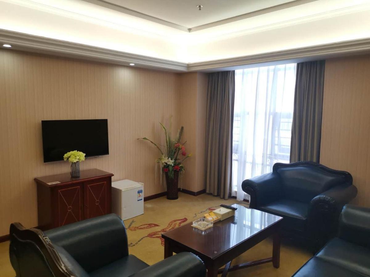 Vienna Hotel Chaozhou Plaza Exterior photo