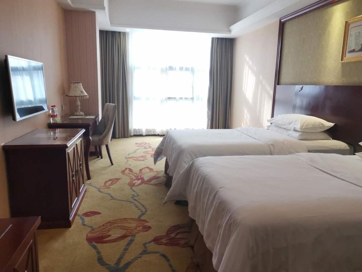 Vienna Hotel Chaozhou Plaza Exterior photo