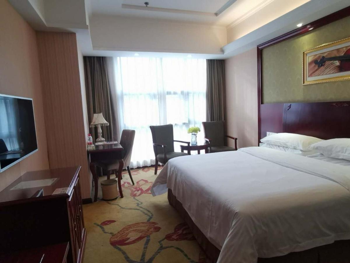 Vienna Hotel Chaozhou Plaza Exterior photo